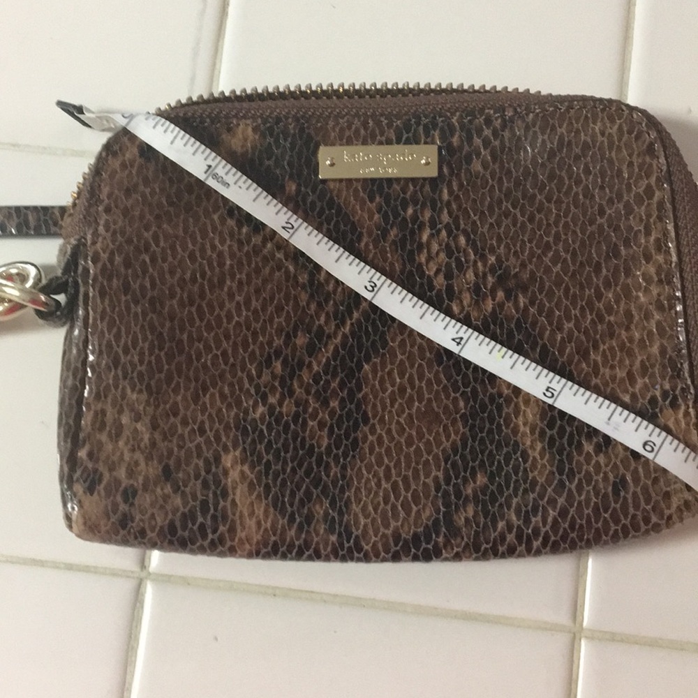 Kate Spade wristlet. In new condition. Authentic